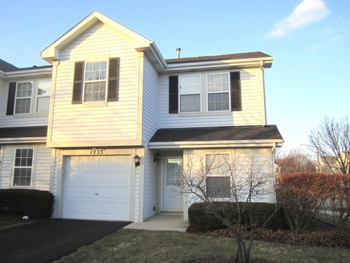 End-unit Townhome in Naperville! – photo 1