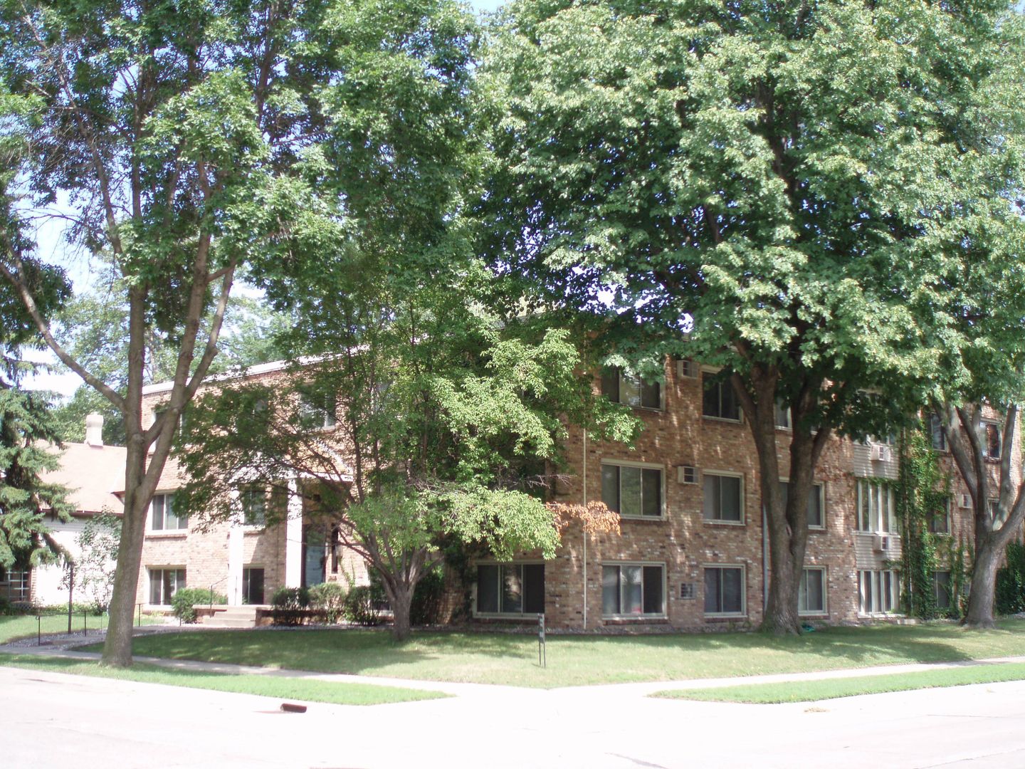 Minneapolis Apartment: 3151 29th Avenue South