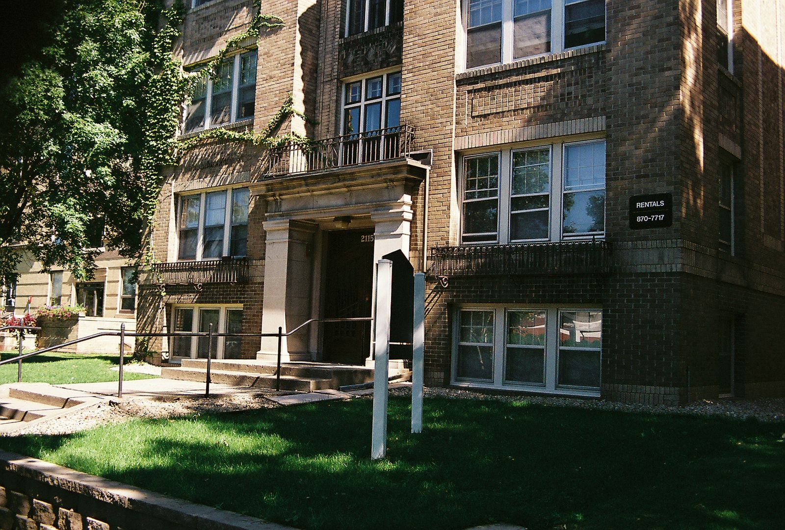 Minneapolis Apartment: 2115 Blaisdell Avenue