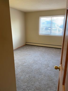 Renovated 2BR near 38th & Cedar – photo 1