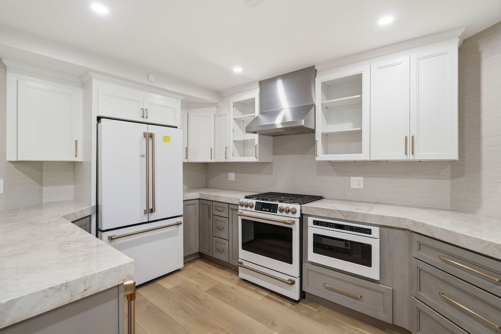 Newport Beach House: 240 Nice Ln