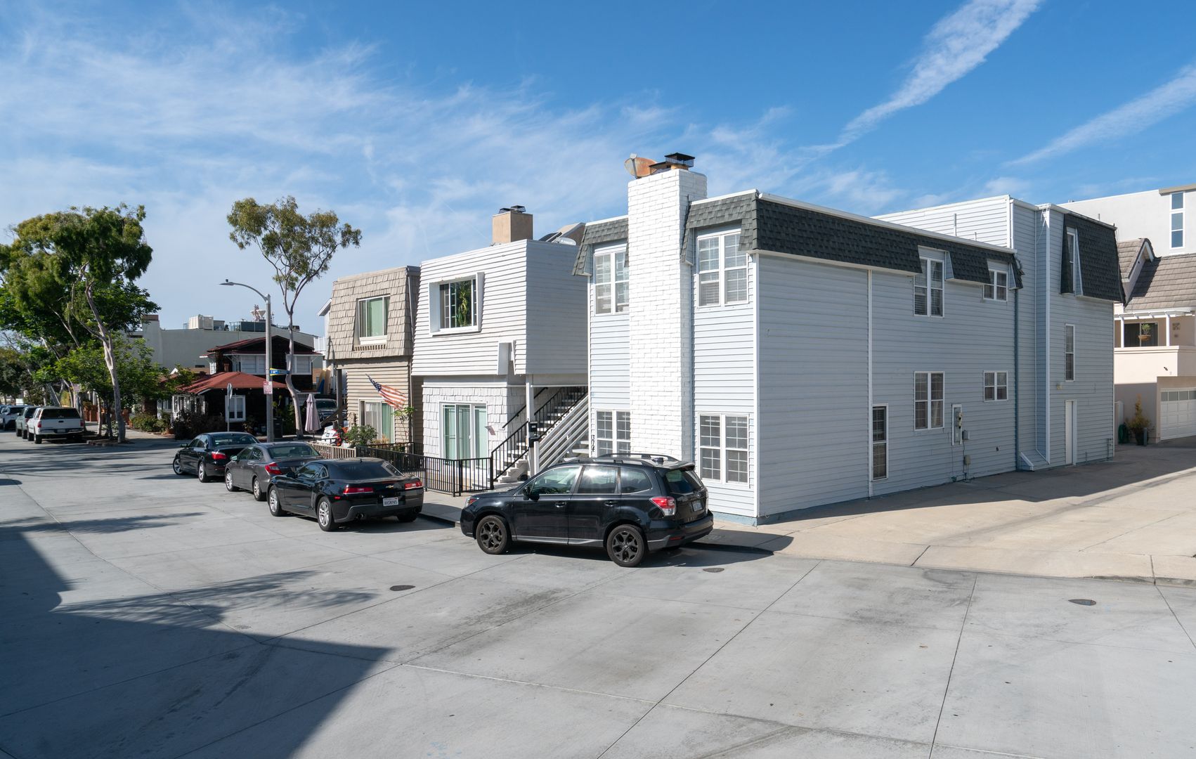 Newport Beach Apartment: 314 East Bay Ave.