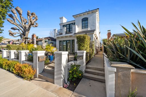 Light-Filled Furnished Townhouse with Rooftop Deck in Corona del Mar