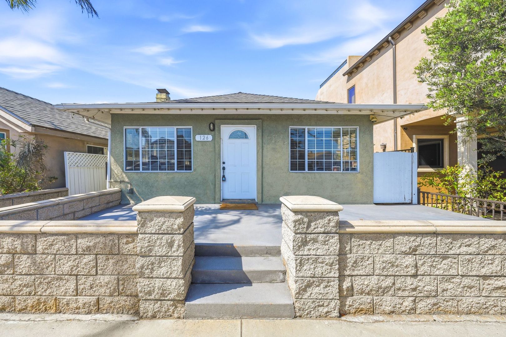 Newport Beach Apartment: 126 East Balboa