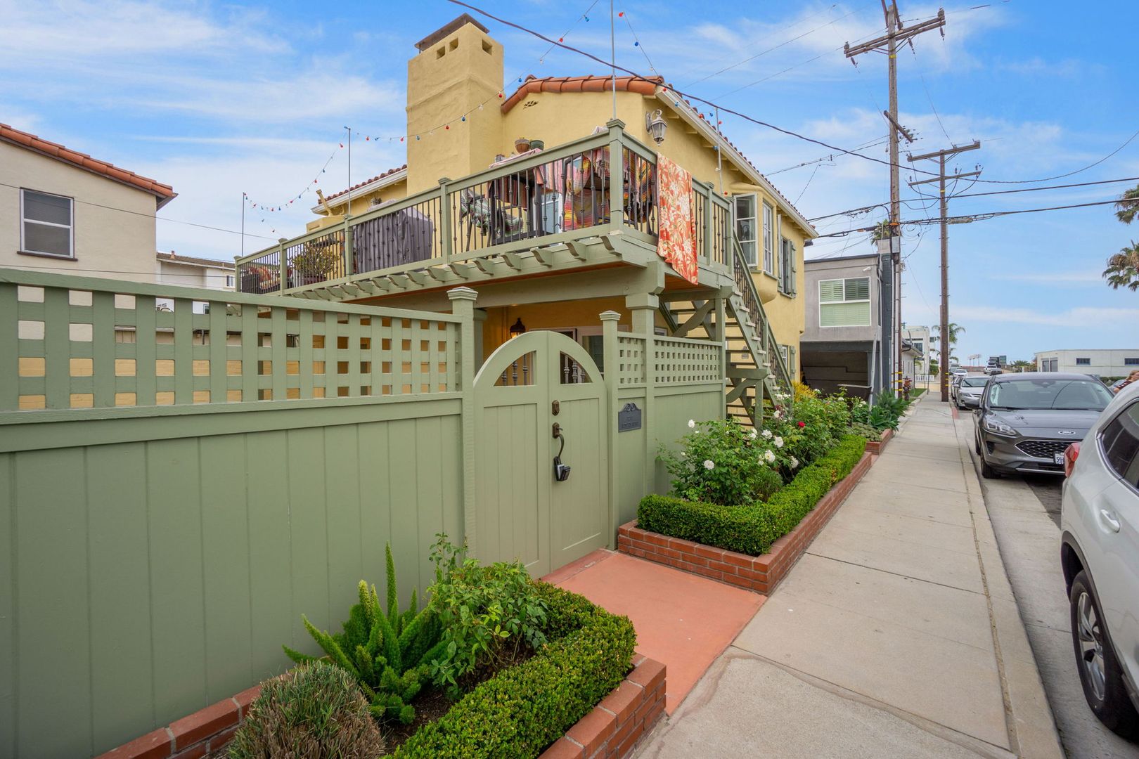 Newport Beach Apartment: 1229 - 1231 W. Bay Ave.