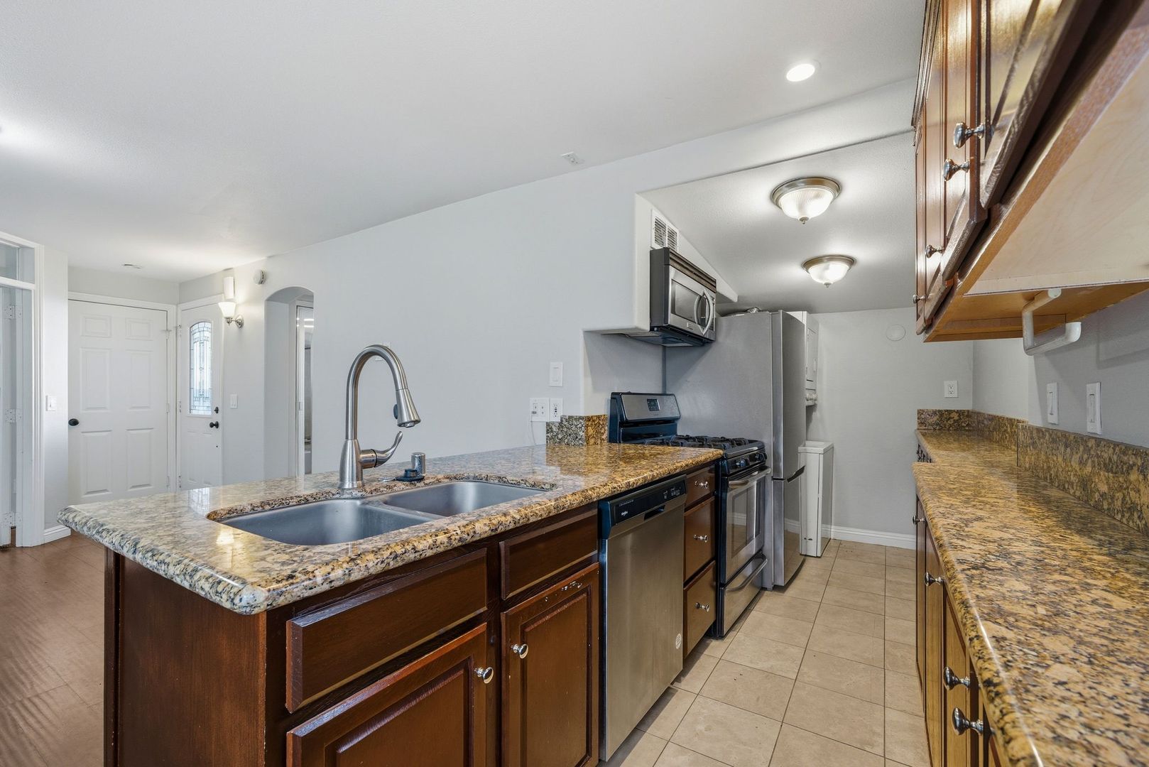 Newport Beach Apartment: 126 East Balboa