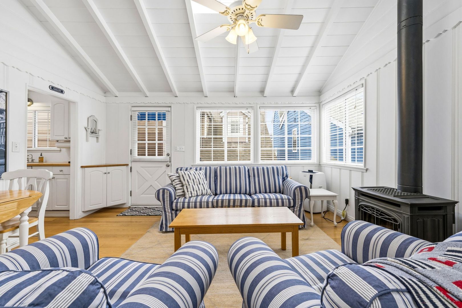 Newport Beach House: 221 Pearl Ave