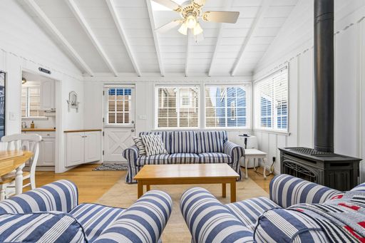 Balboa Island Coastal Charm Retreat – photo 1