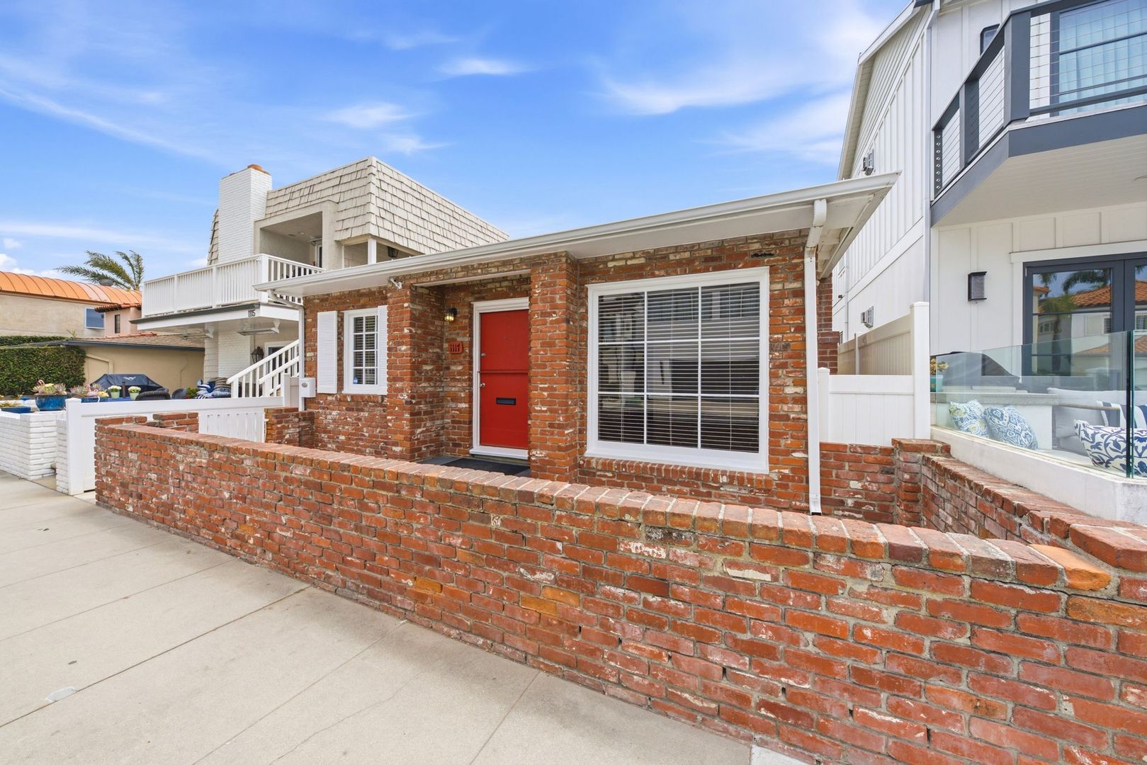 Newport Beach Apartment: 1117 West Bay Ave. Unit A