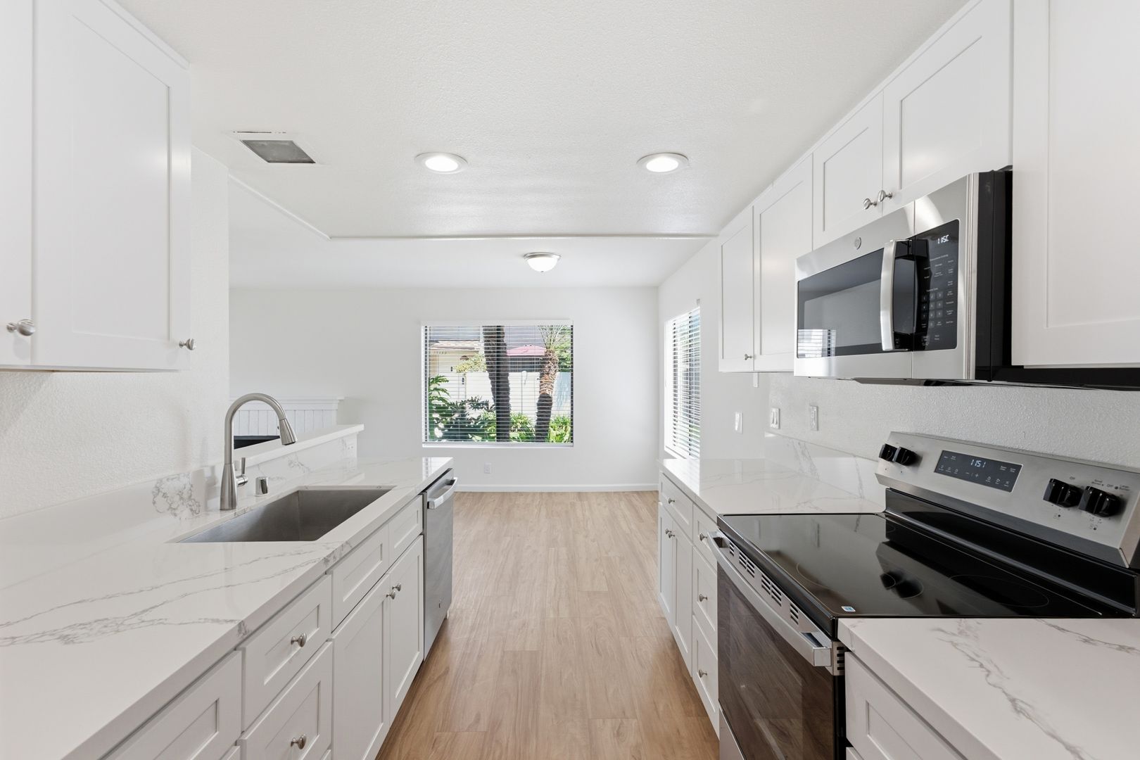 Tustin House: 15192 Moir Ct