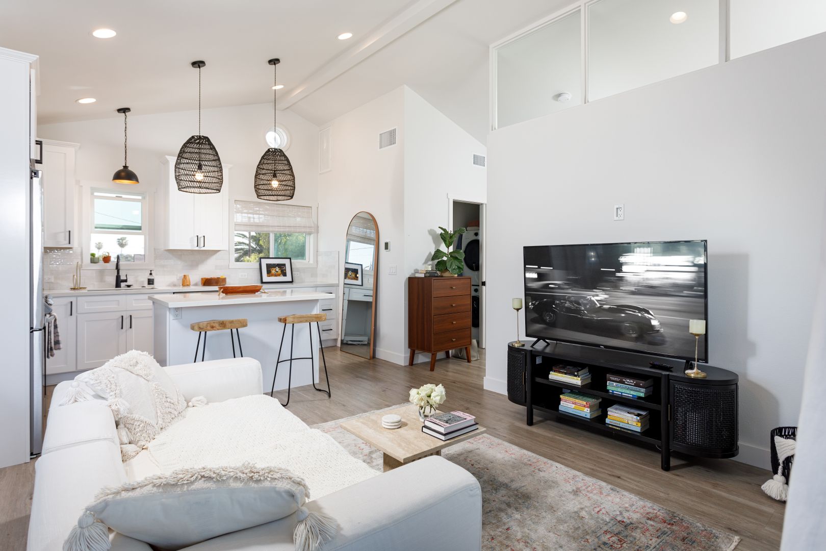 Costa Mesa Apartment: 118 Magnolia St.