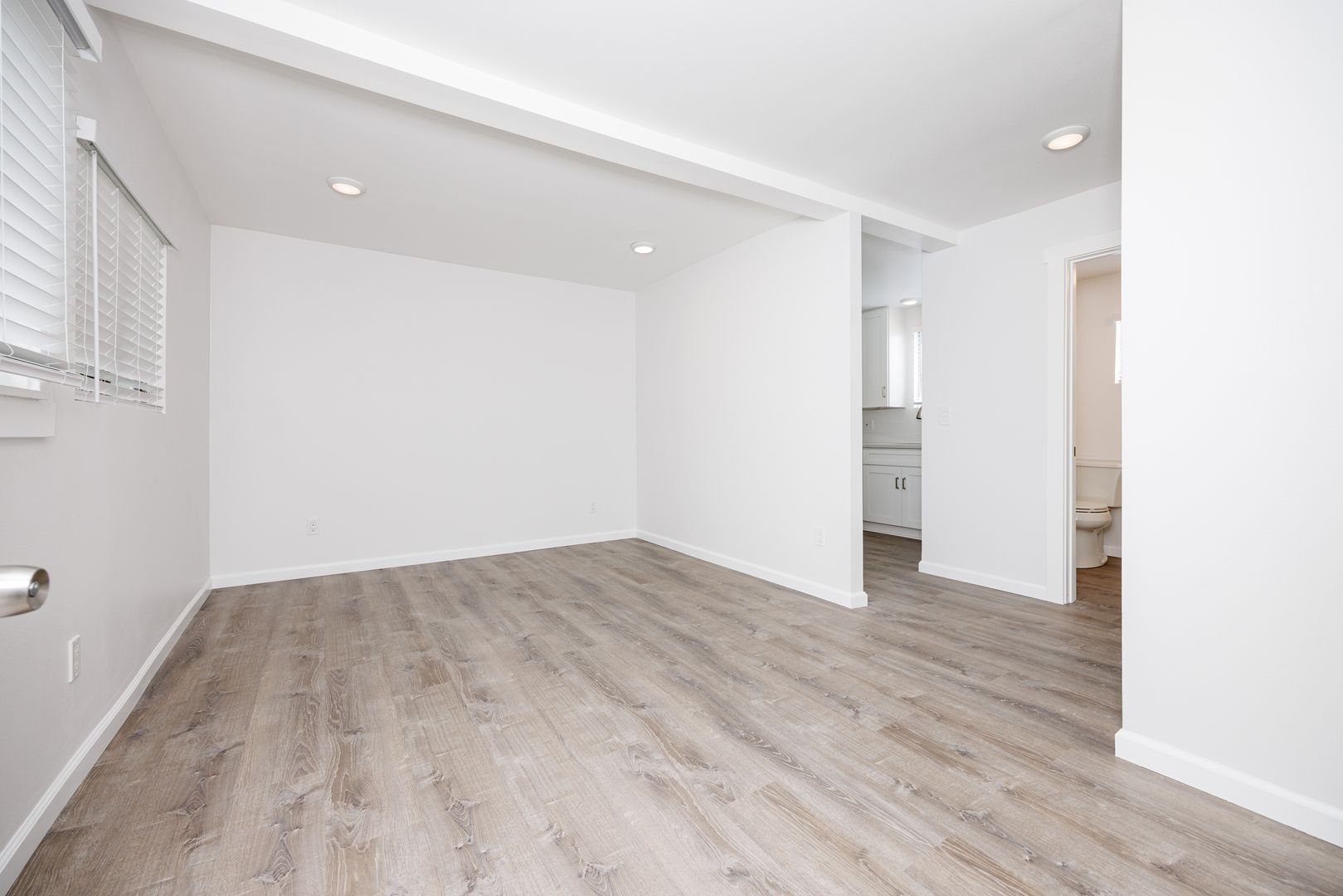 Newport Beach Apartment: 1910 Court St.