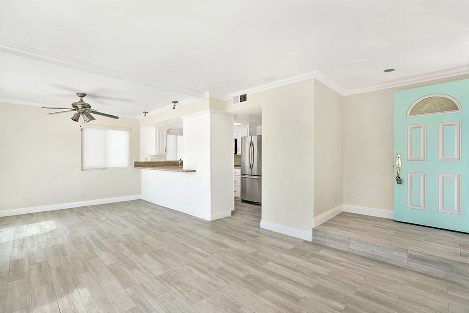 Newport Beach Apartment: 618 W Balboa Blvd