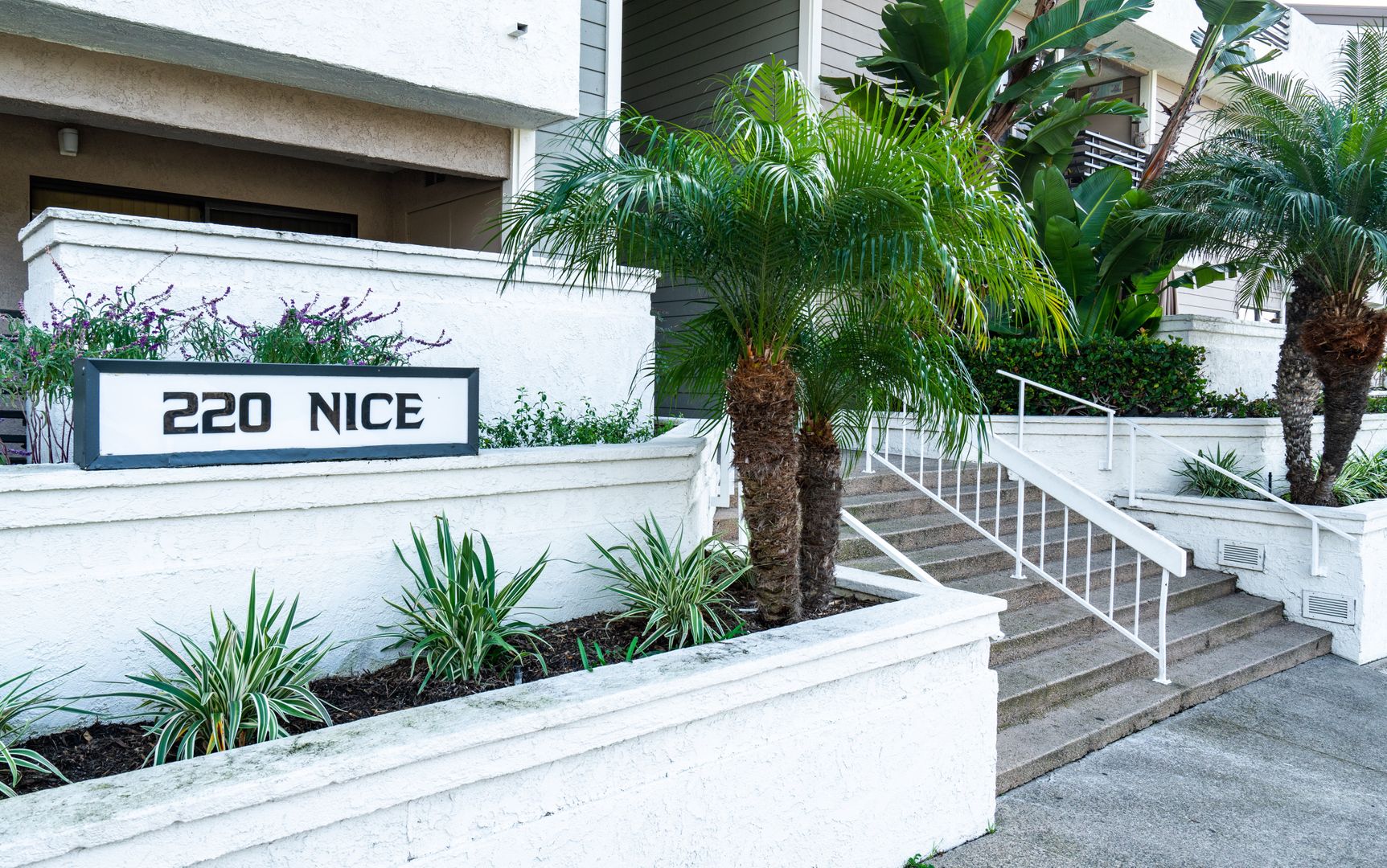 Newport Beach Condo: 220 Nice Lane #206