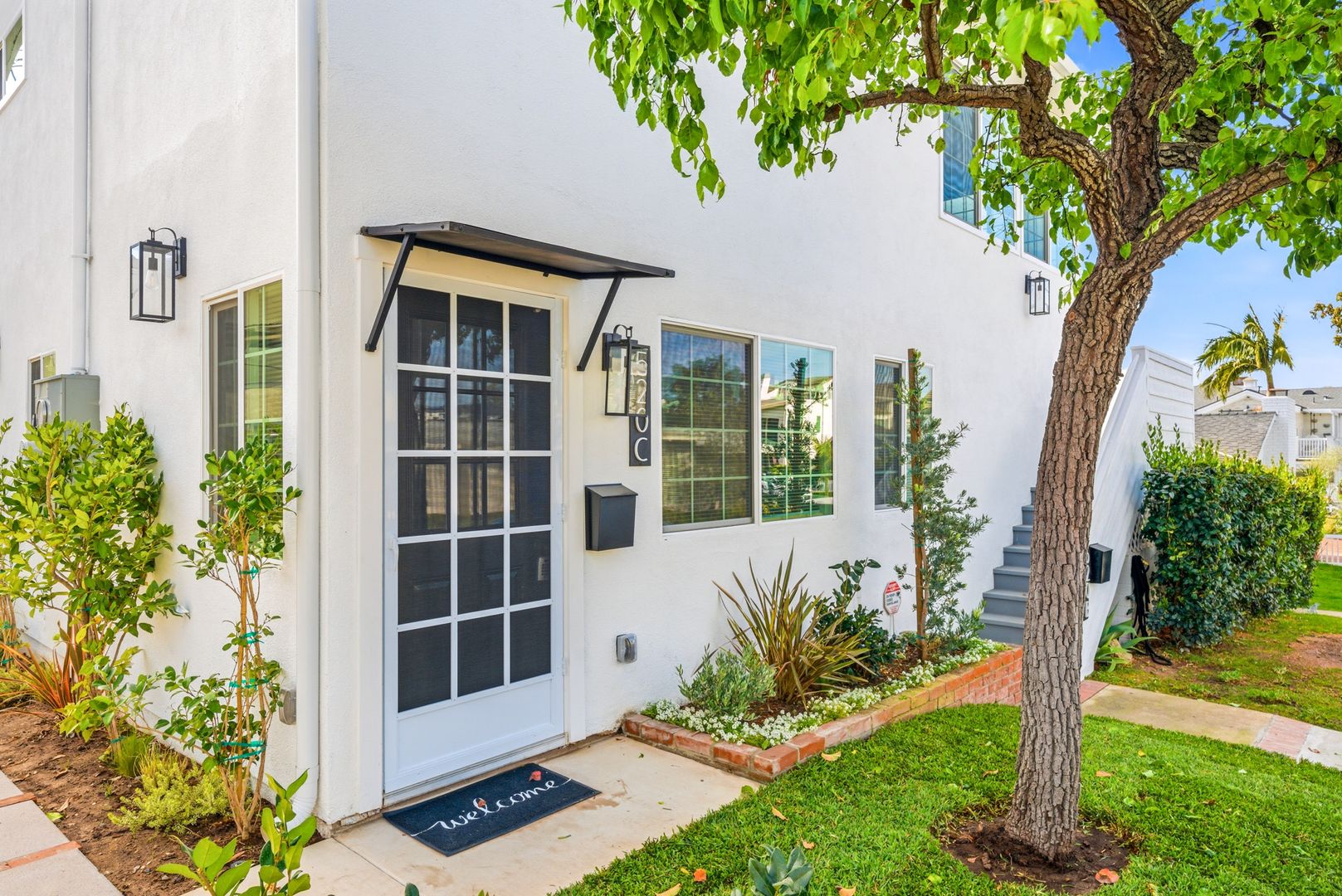 Corona Del Mar Apartment: 520 Poinsettia Ave.