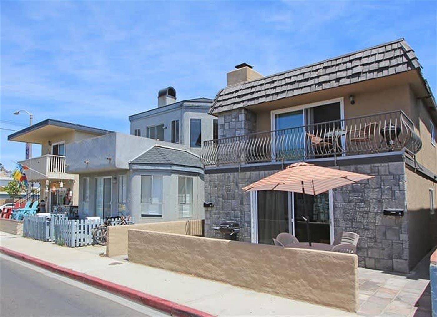 Newport Beach Apartment: 124 34th St.