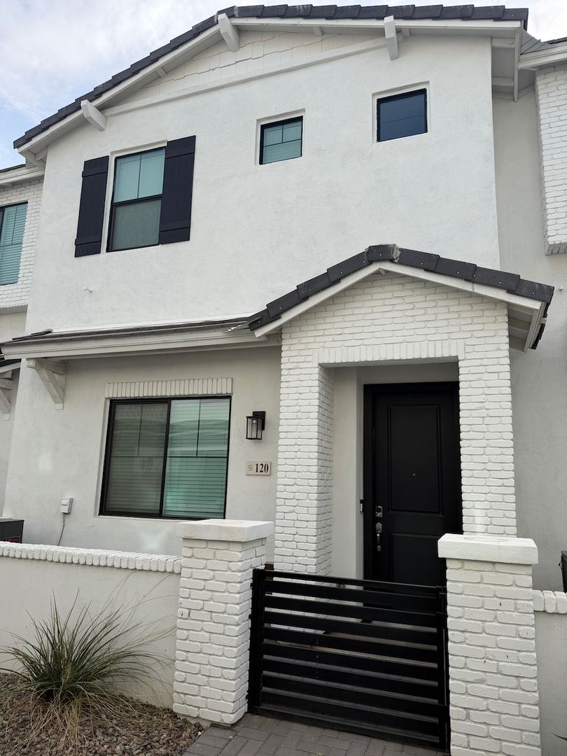 Mesa Townhome: 3230 E Thomas Rd