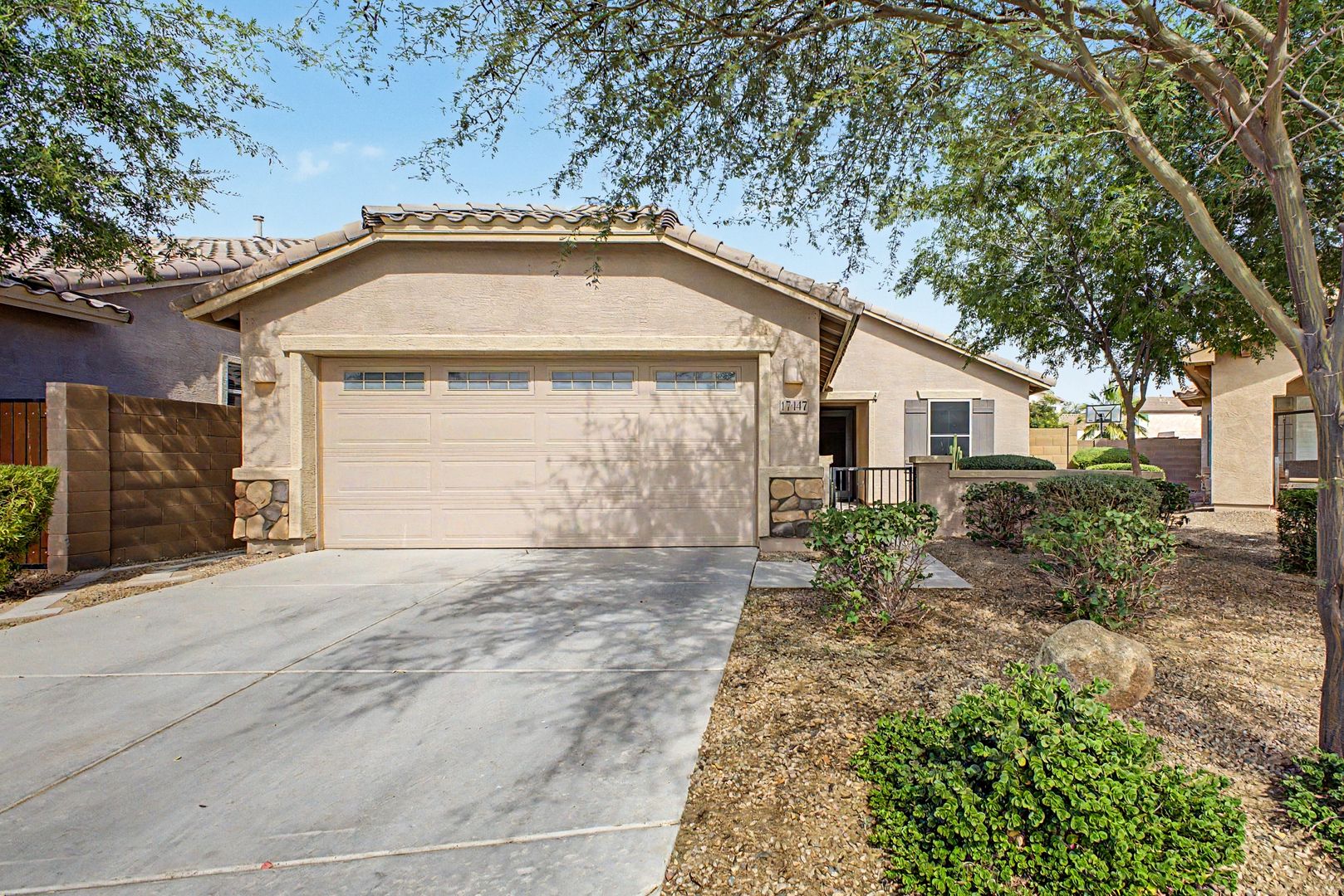 Maricopa House: 17447 N Marina Ave