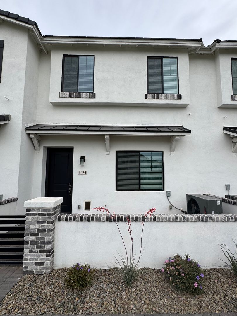 Mesa Townhome: 3230 E Thomas Rd