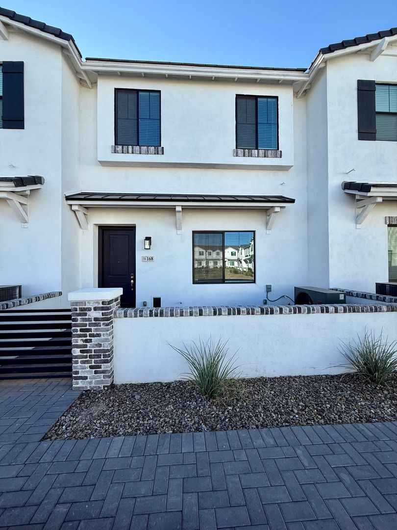 Mesa Townhome: 3230 E Thomas Rd