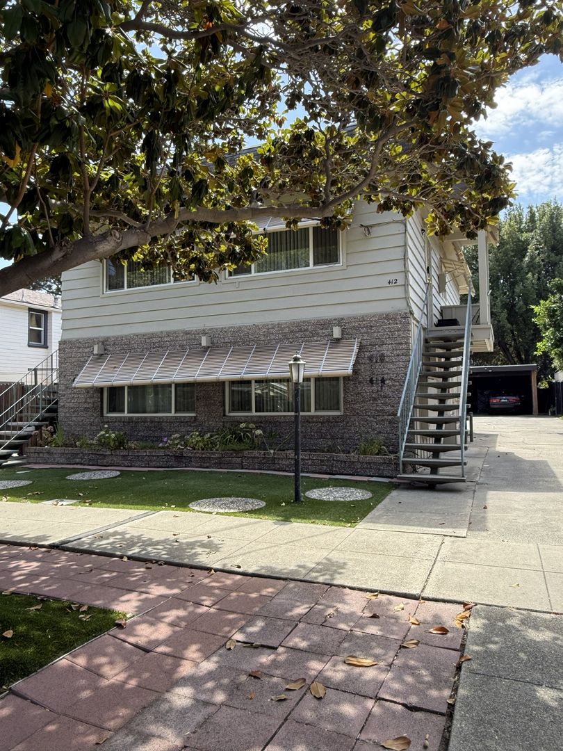 Redwood City Apartment: 410 Alden St.