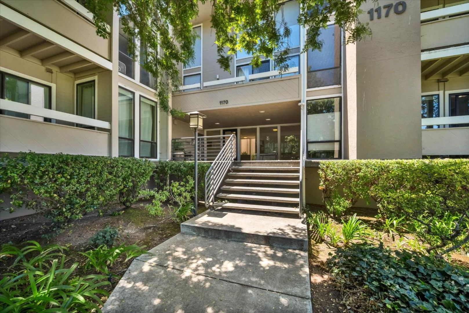 Foster City House: 1170 Foster City Blvd #107