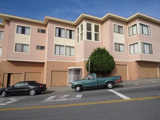 Top Floor 1 Bedroom 1 Bathroom Apartment – photo 1