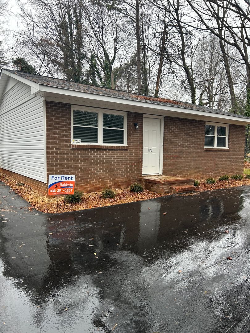 Winston-Salem House: 128 Turner St