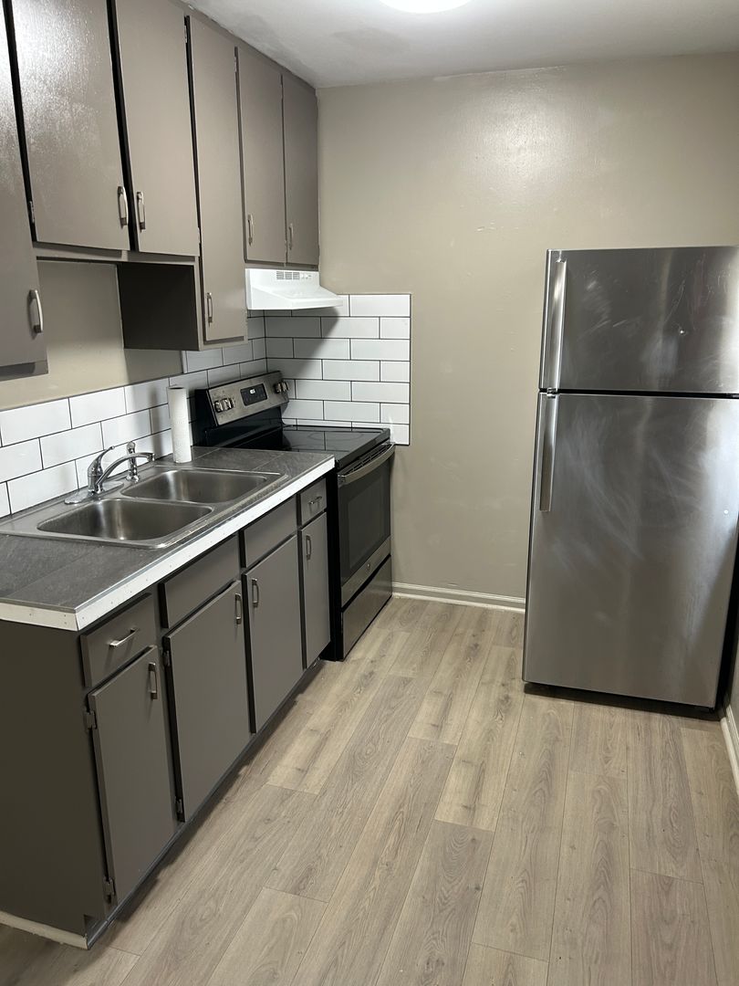 WINSTON-SALEM Apartment: 828 MEADOWRIDGE COURT