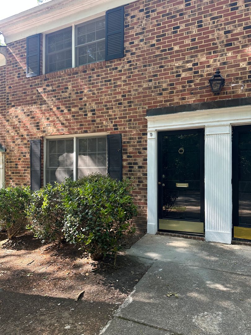 Winston-Salem Condo: 2800-D Carriage Drive