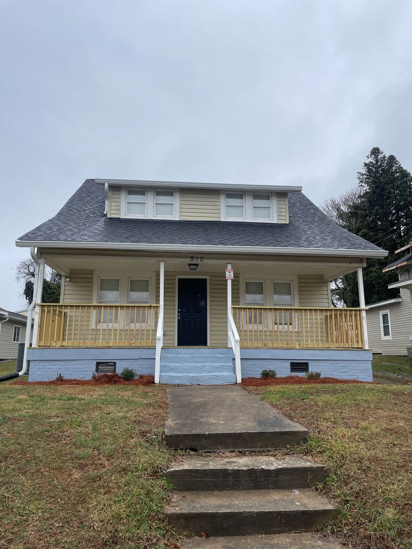 WINSTON-SALEM House: 816 EFIRD STREET