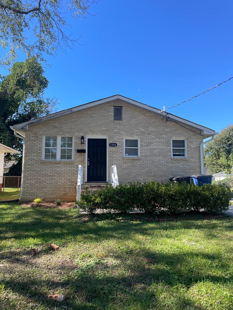 WINSTON-SALEM House: 1504 EMERALD STREET