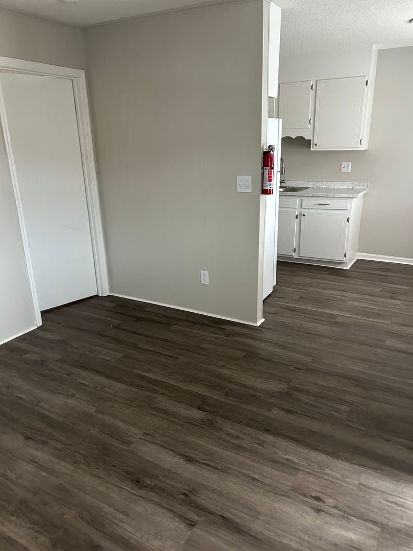 Winston Salem Apartment: 803-807-811 Utah Dr.