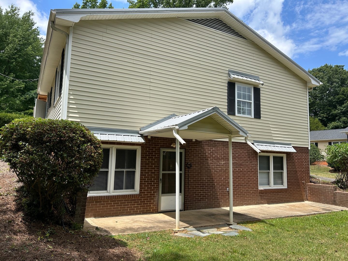 Winston-Salem House: 109 Cedar Trails Court