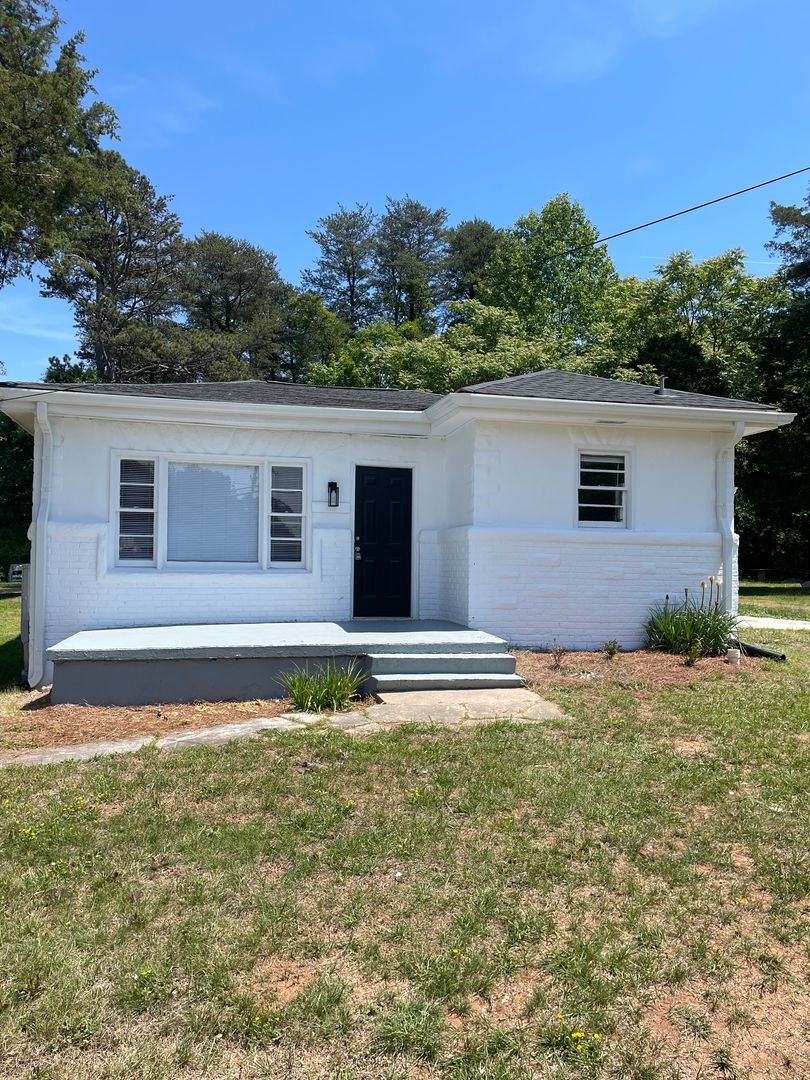 WINSTON-SALEM House: 4543 BAUX MOUNTAIN ROAD