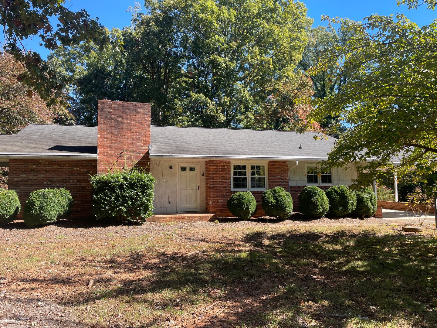 WINSTON-SALEM House: 2569 LAKE FOREST DRIVE