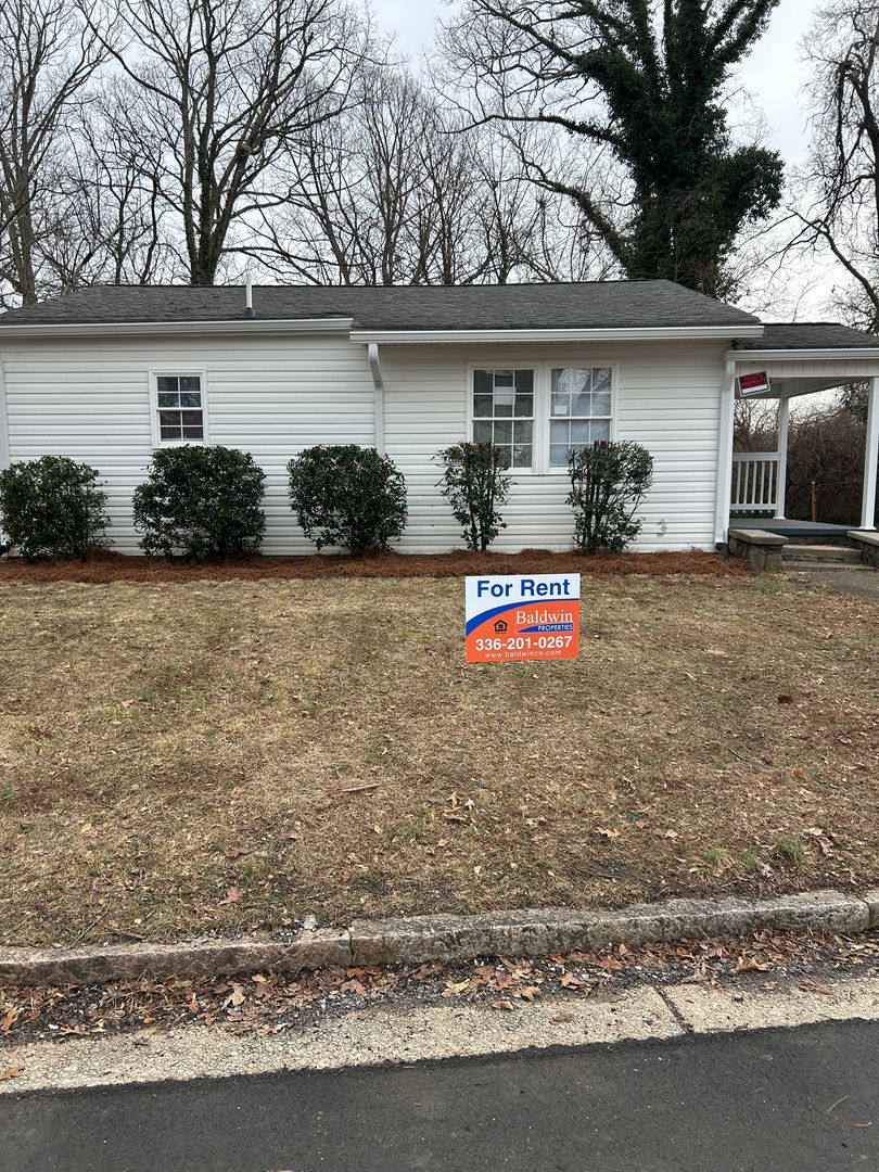 WINSTON-SALEM House: 518 W 24-1/2 STREET