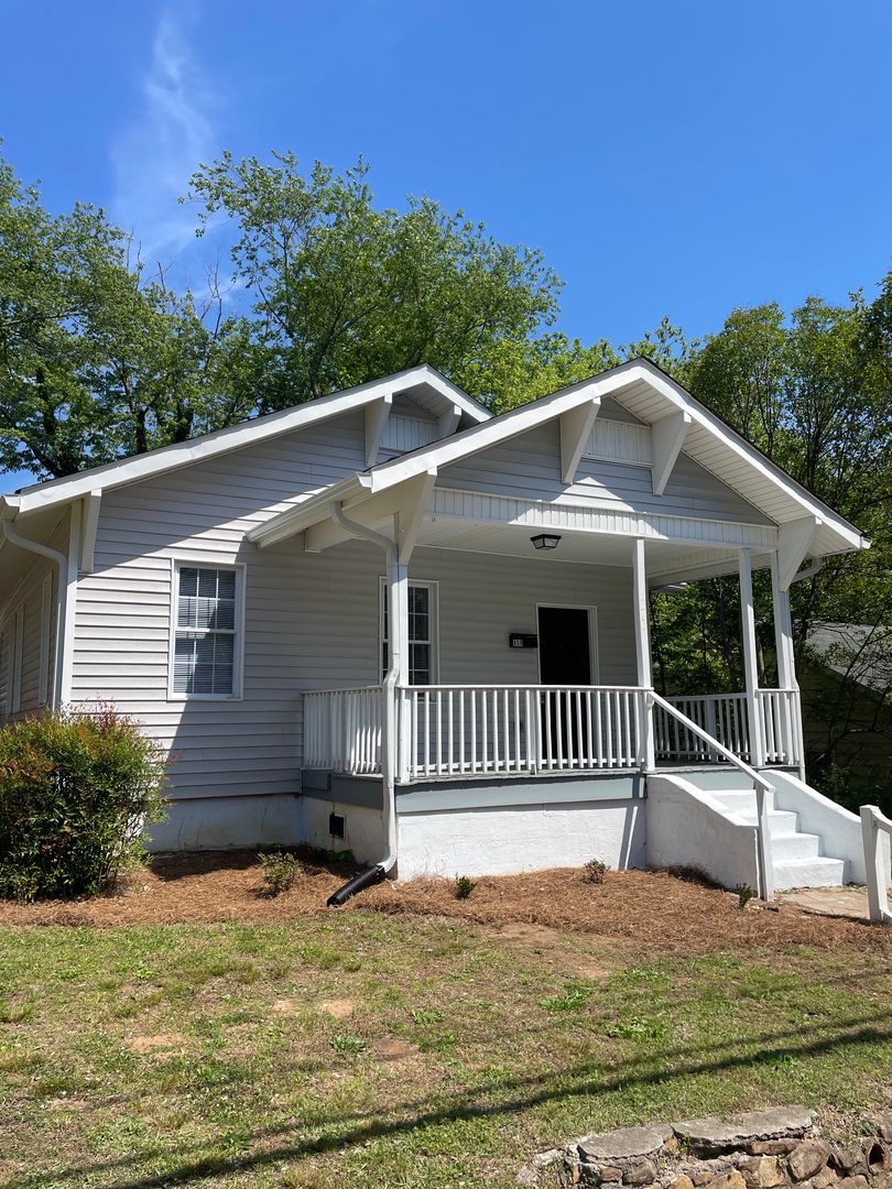 WINSTON-SALEM House: 809 N GRAHAM AVENUE