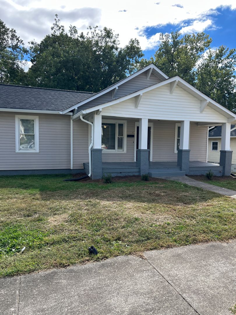 WINSTON-SALEM House: 1234 NE TWENTY-FOURTH STREET