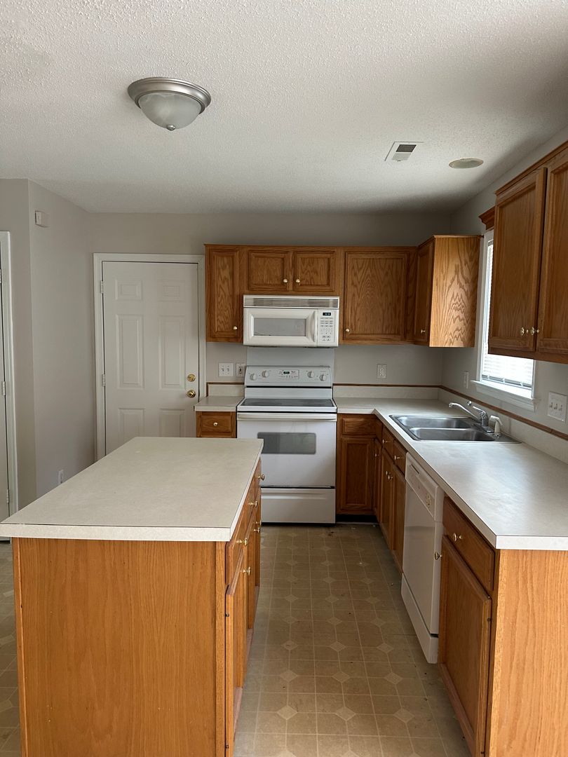 KERNERSVILLE House: 995 BILOXI AVE.