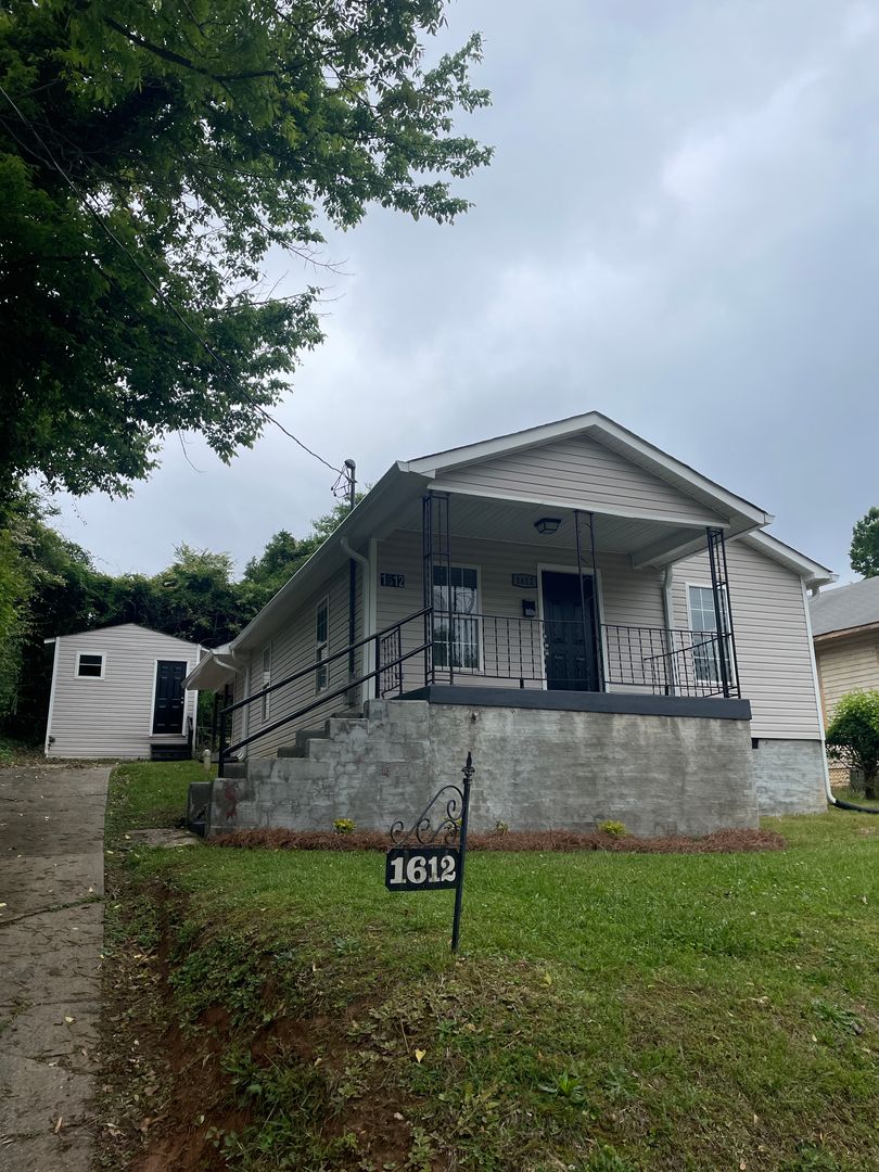 WINSTON-SALEM House: 1612 N JACKSON AVENUE