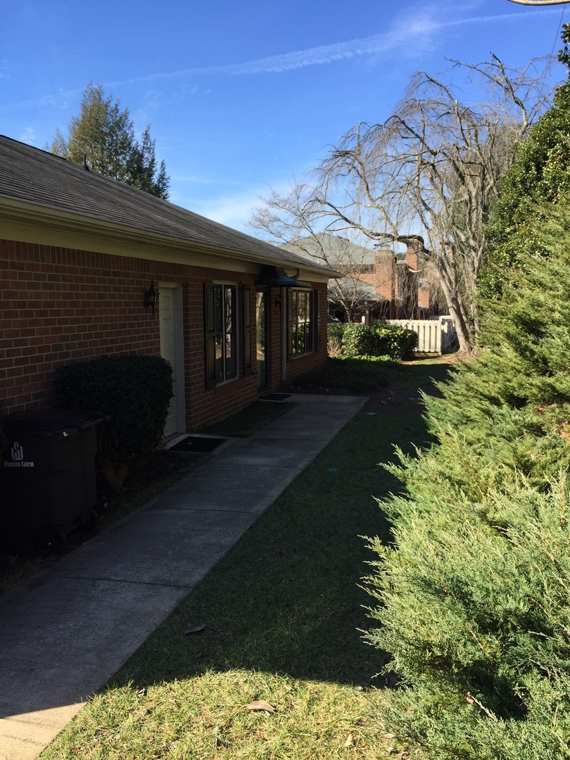 WINSTON-SALEM House: 996 LYTCHFIELD PLACE