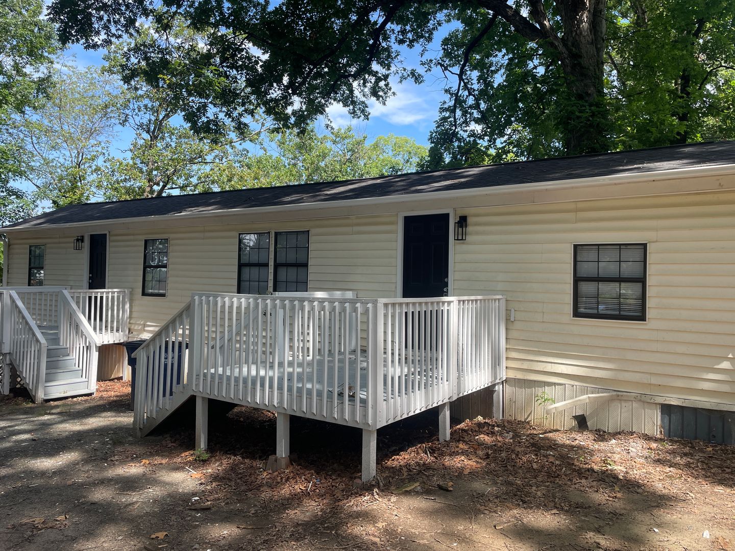 WINSTON-SALEM House: 4001 SHERATON STREET