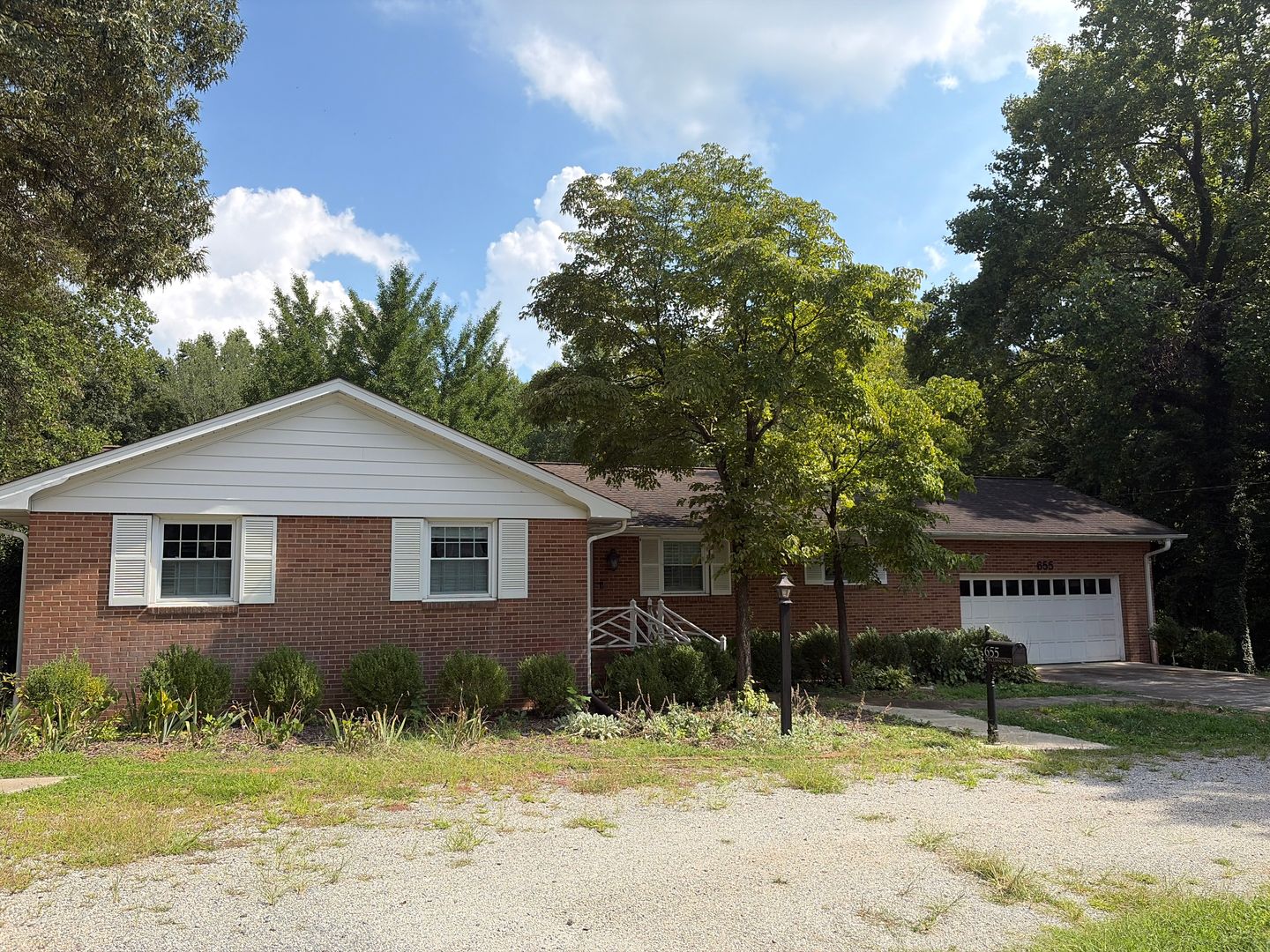Winston-Salem House: 655 S Peace Haven Road