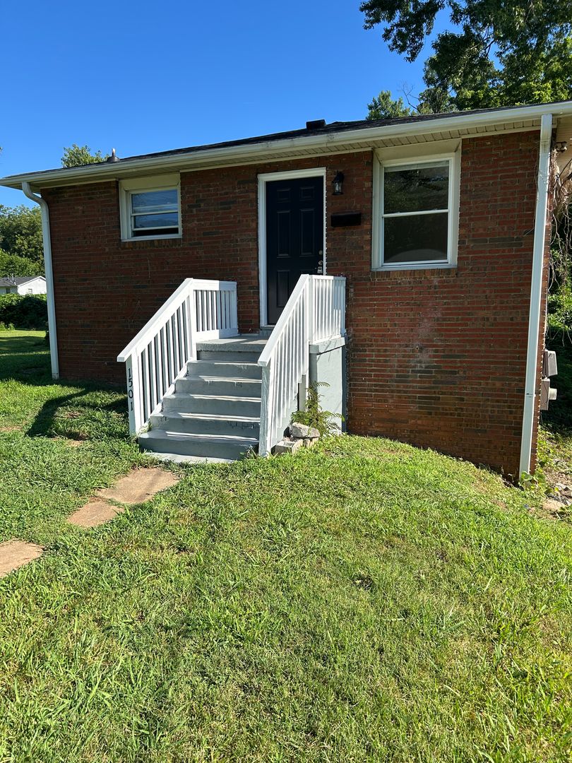 WINSTON-SALEM House: 1501 E 21ST STREET