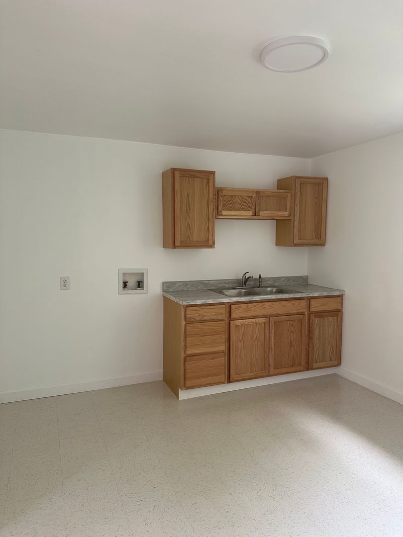 Winston-Salem House: 4425 Carver School Rd