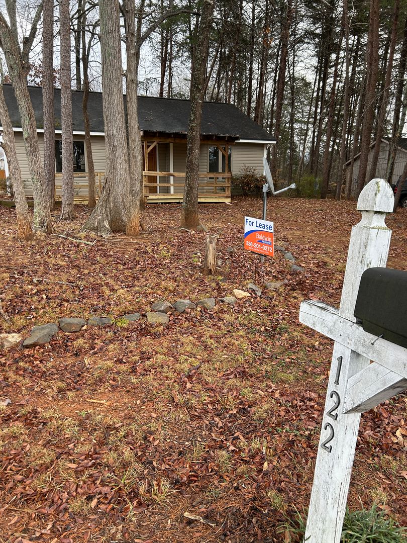 Mocksville House: 122 Windsong Road