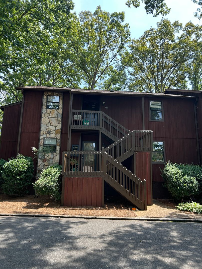 Winston-Salem House: 602 Aspen Place