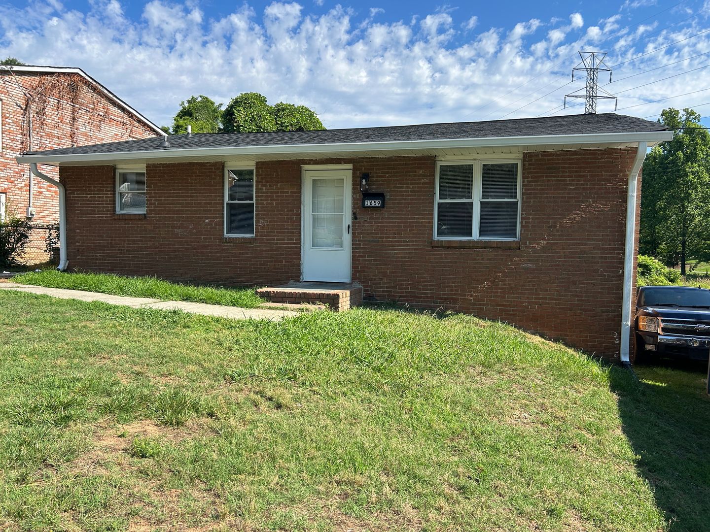 WINSTON-SALEM House: 1659 NE 23RD STREET