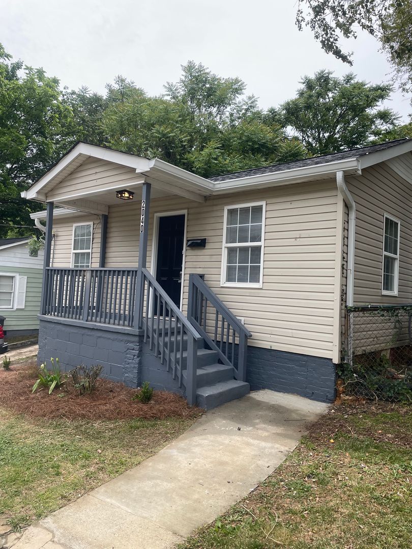 WINSTON-SALEM House: 2040 THURMOND STREET